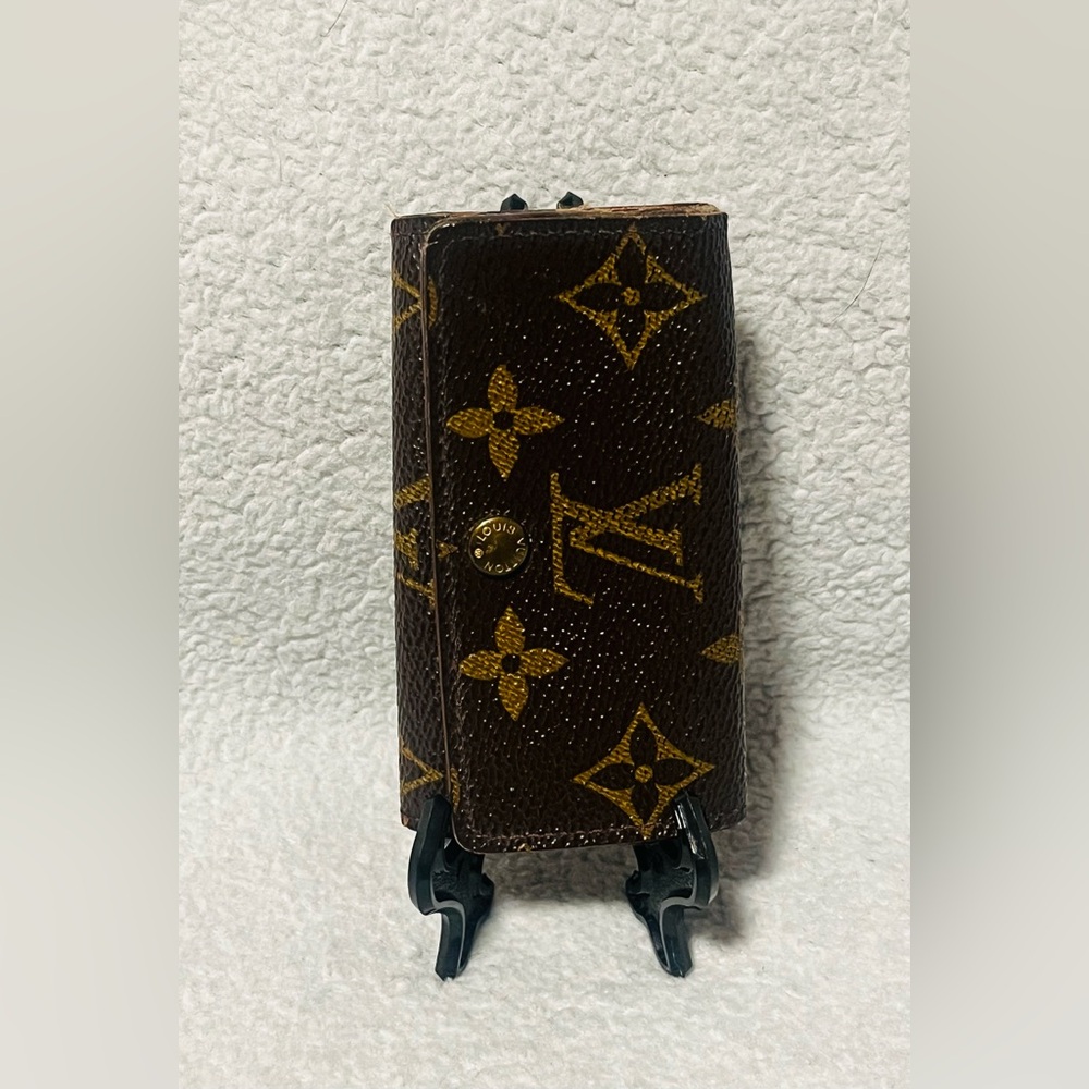 Louis Vuitton 4 Ring Key Holder - Picture 12 of 12
